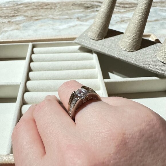 Vintage Sterling Silver S925 RingSize 6 1/2 W/ CZ Stone & Geometric Side Accents - Picture 12 of 13